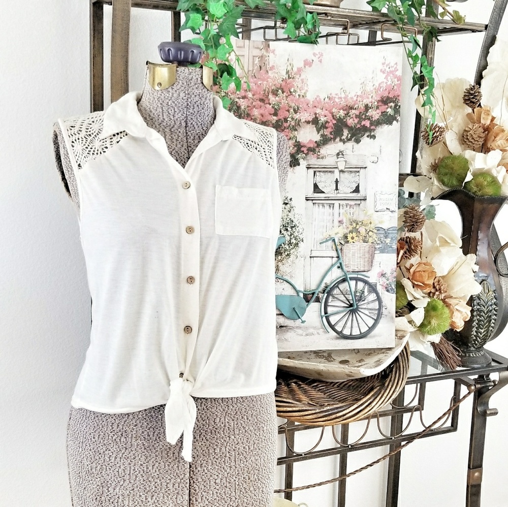 ⭐CHRISTMAS SALE⭐ BONGO OFF WHITE TOP